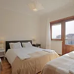 Studio Fuer 19 Personen Und 1 Kind In Lissabon, Regio De Lisboa Costa De Lisboa - B58256
