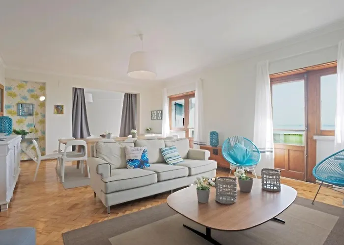 Studio Fuer 19 Personen Und 1 Kind In Lissabon, Regio De Lisboa Costa De Lisboa - B58256