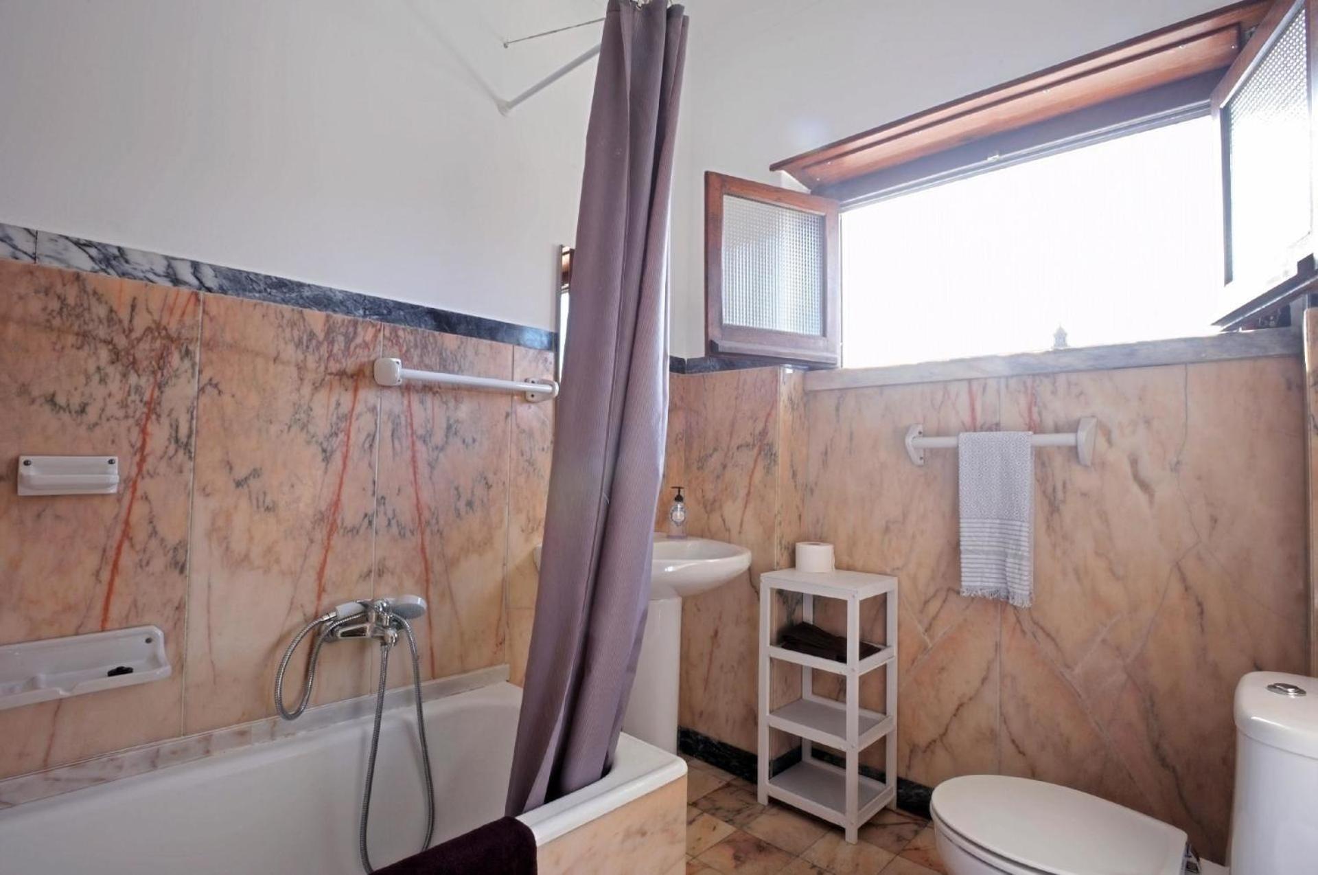 Fuer 19 Personen Und 1 Kind In Lissabon, Regio De Costa De - B58256 *