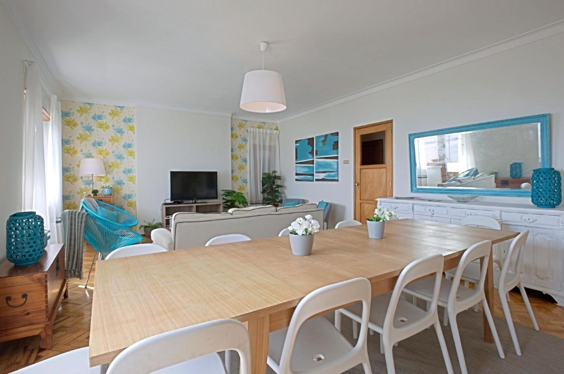 Fuer 19 Personen Und 1 Kind In Lissabon, Regio De Costa De - B58256 *
