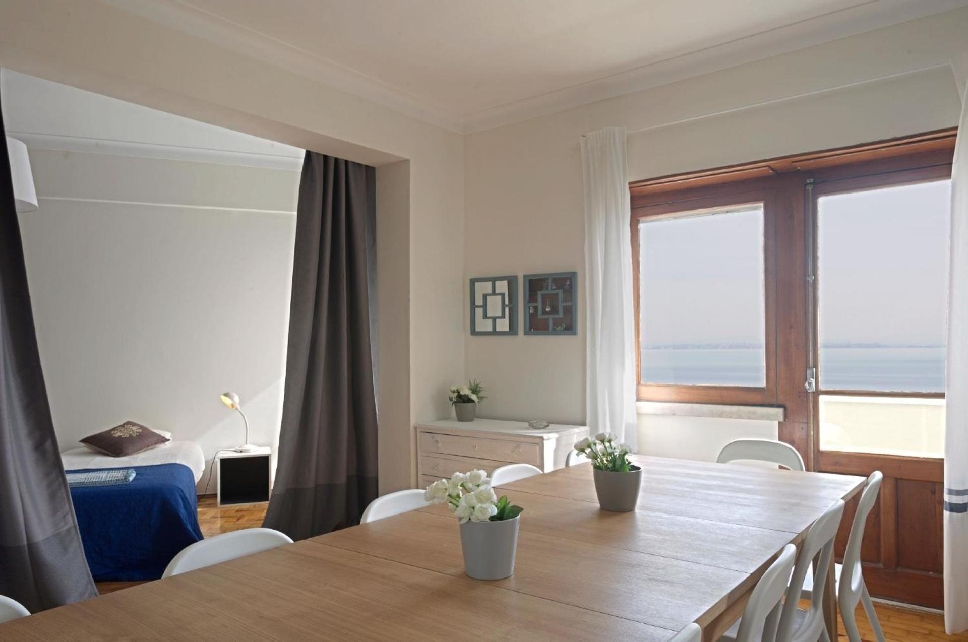 Fuer 19 Personen Und 1 Kind In Lissabon, Regio De Costa De - B58256