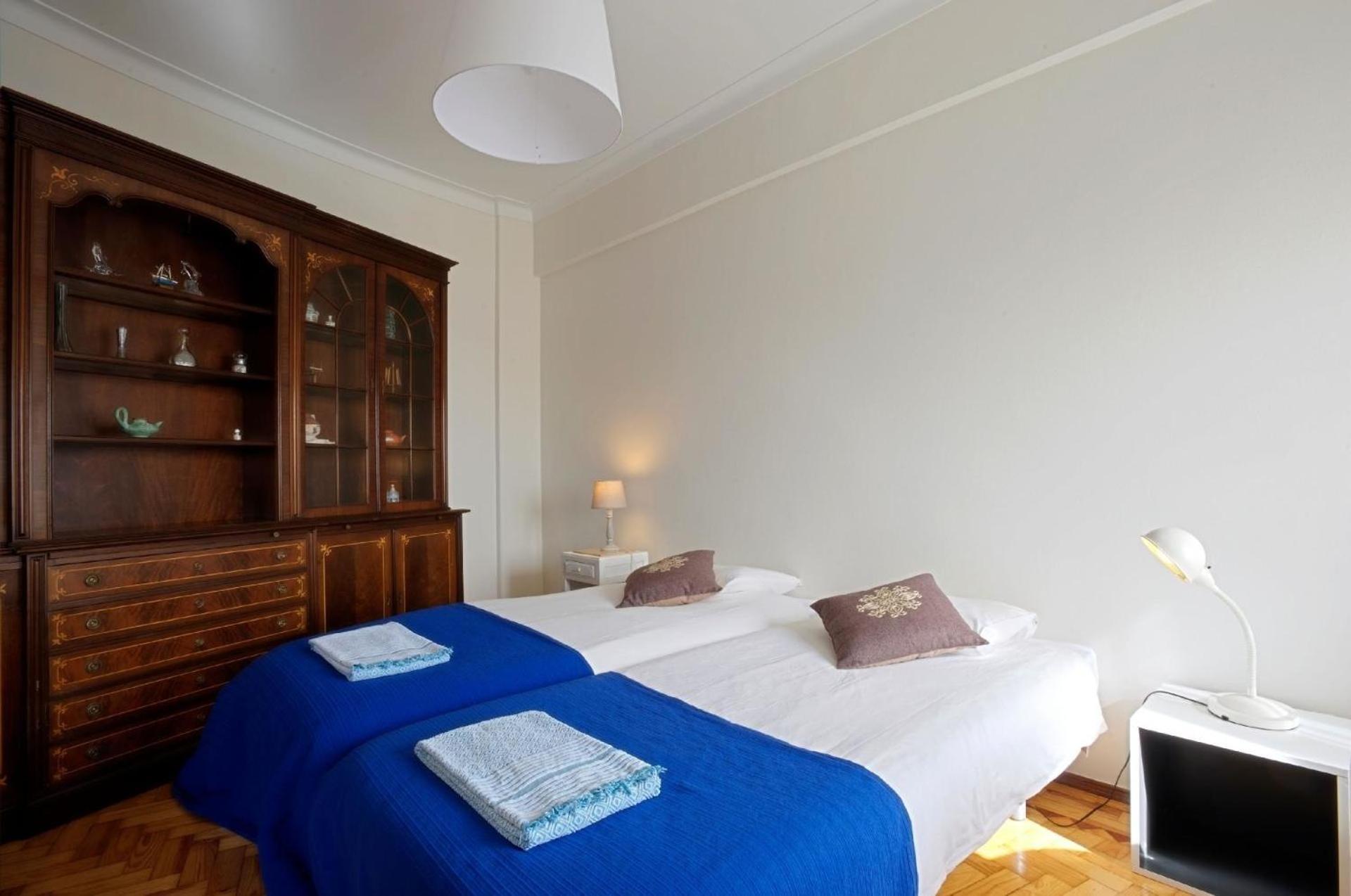 Apartment Fuer 19 Personen Und 1 Kind In Lissabon, Regio De Costa De - B58256
